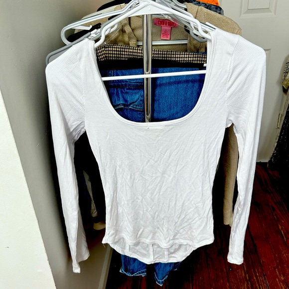 White long sleeve, corset style top (with stretch) - Picture 2 of 4